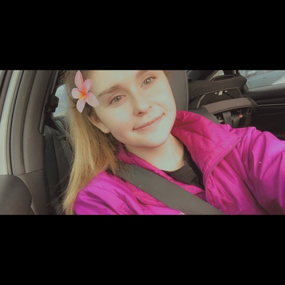 Meet your Posher, Kaylee - Picture 2 of 2